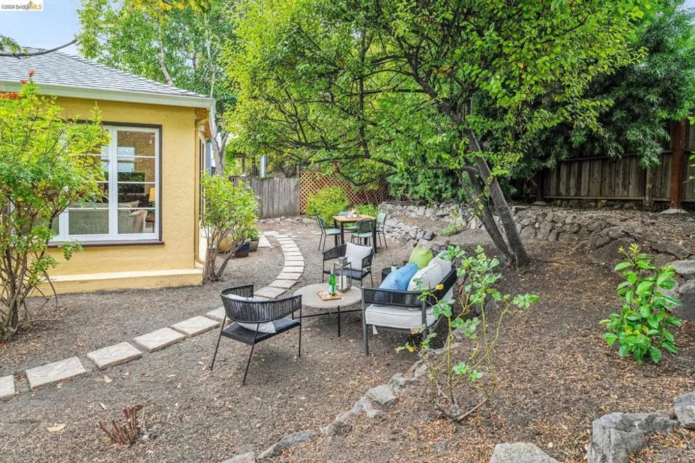 4737 Virginia Ave Oakland, CA 94619