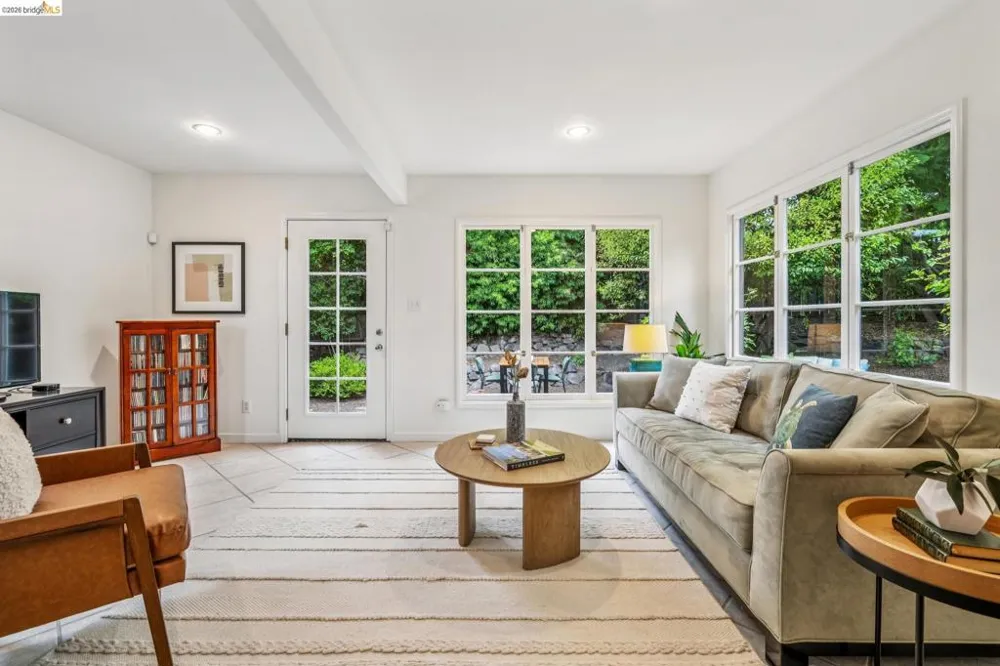 4737 Virginia Ave Oakland, CA 94619
