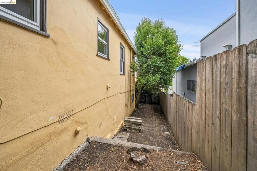 4737 Virginia Ave Oakland, CA 94619
