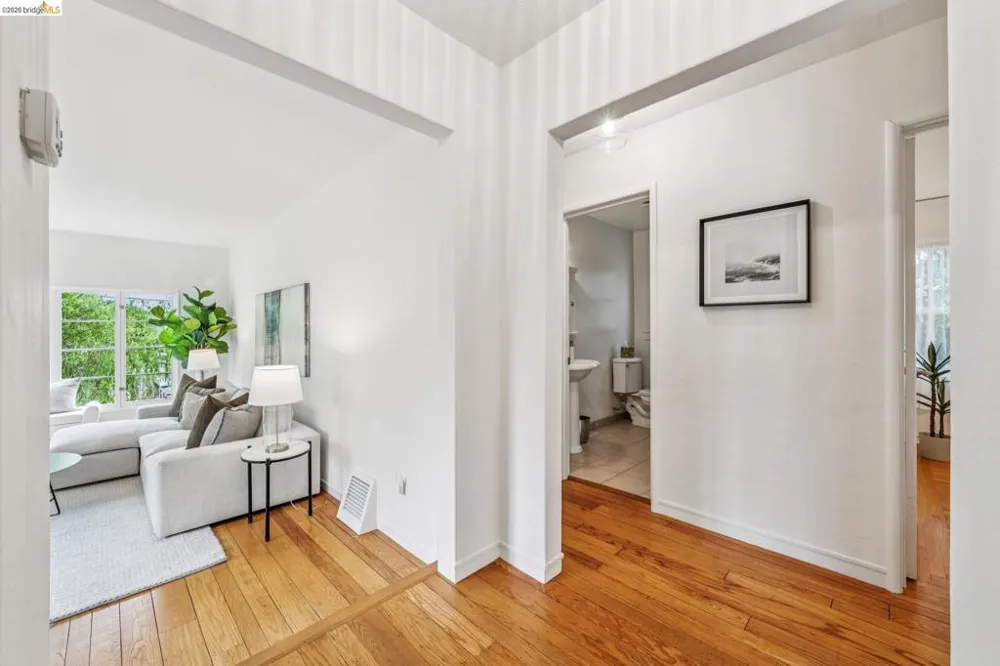 4737 Virginia Ave Oakland, CA 94619