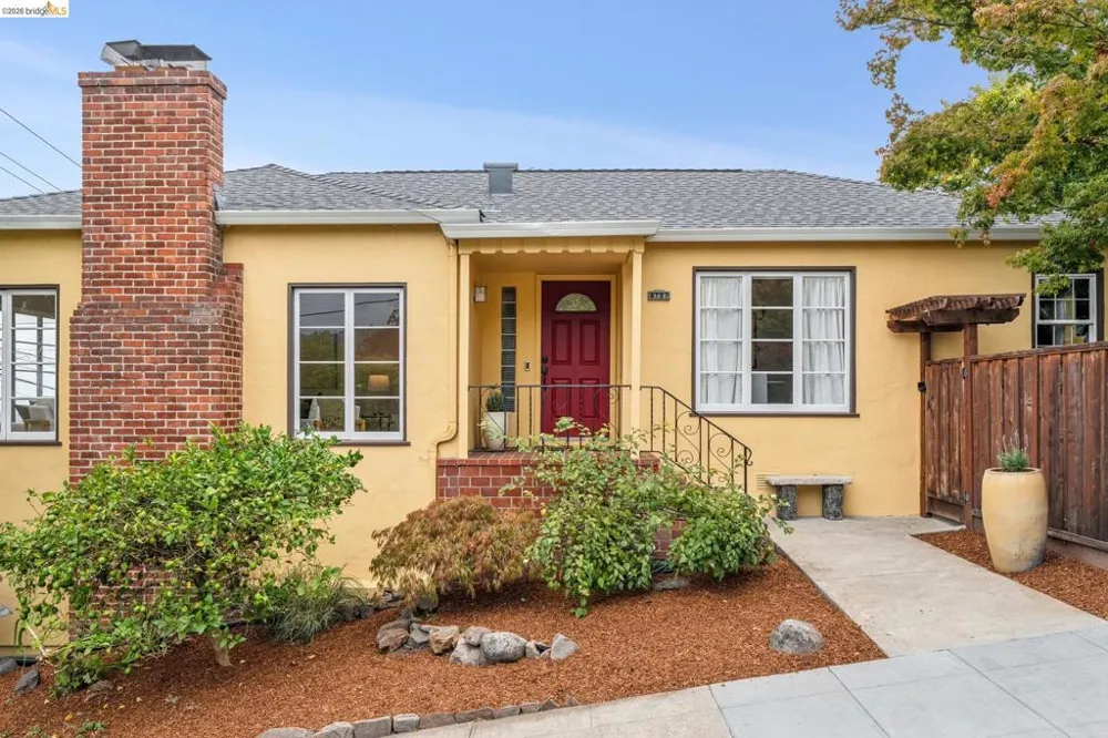 4737 Virginia Ave Oakland, CA 94619