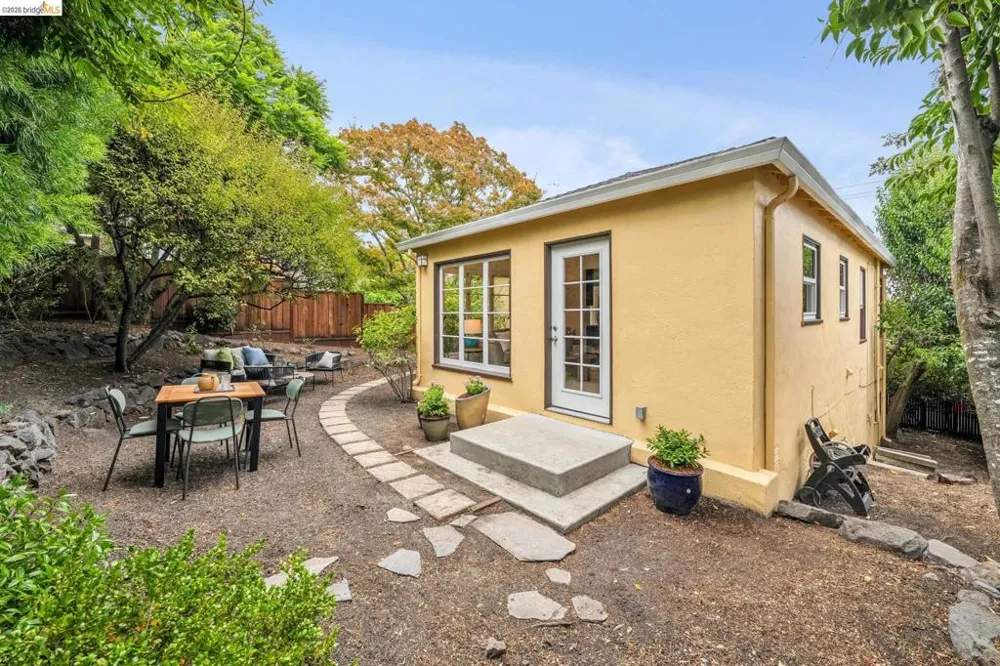 4737 Virginia Ave Oakland, CA 94619