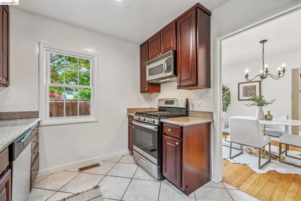 4737 Virginia Ave Oakland, CA 94619