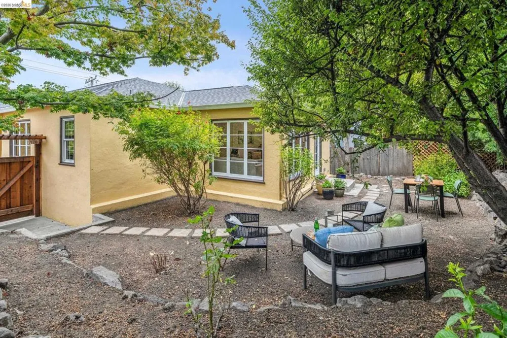 4737 Virginia Ave Oakland, CA 94619