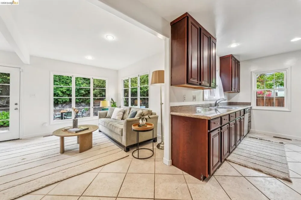 4737 Virginia Ave Oakland, CA 94619