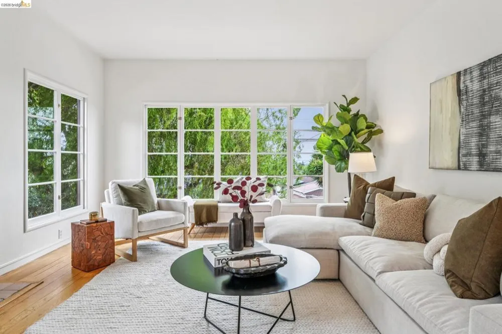 4737 Virginia Ave Oakland, CA 94619