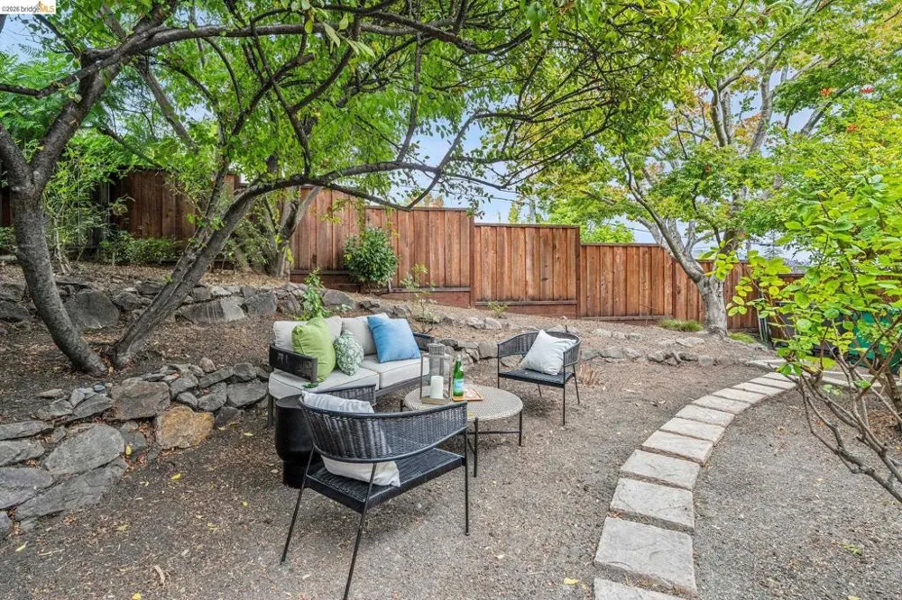4737 Virginia Ave Oakland, CA 94619