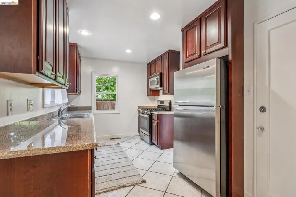 4737 Virginia Ave Oakland, CA 94619