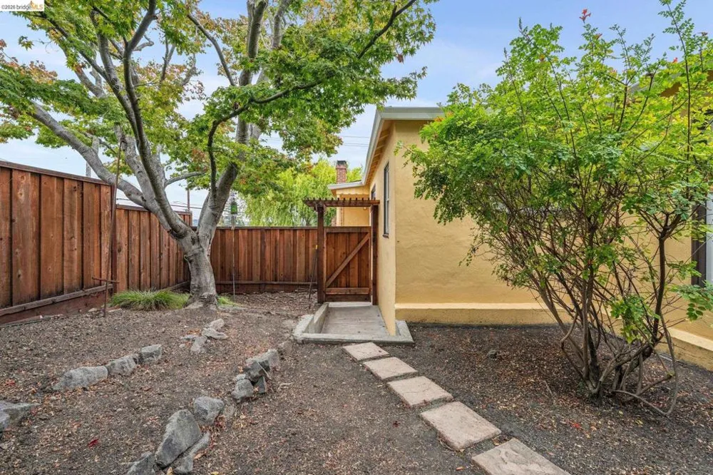 4737 Virginia Ave Oakland, CA 94619