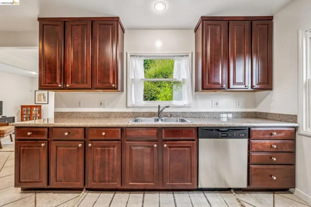 4737 Virginia Ave Oakland, CA 94619