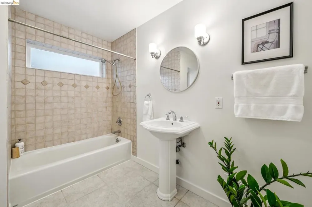4737 Virginia Ave Oakland, CA 94619