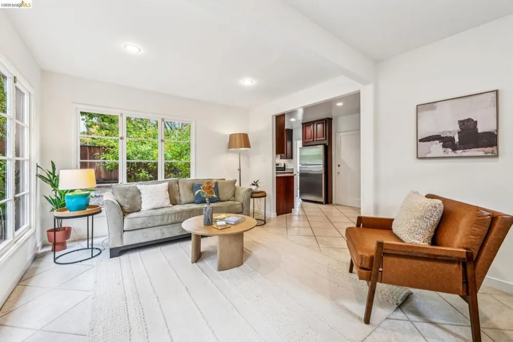 4737 Virginia Ave Oakland, CA 94619