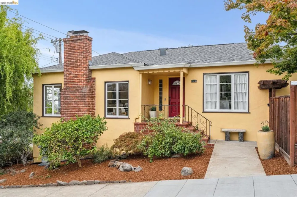 4737 Virginia Ave Oakland, CA 94619