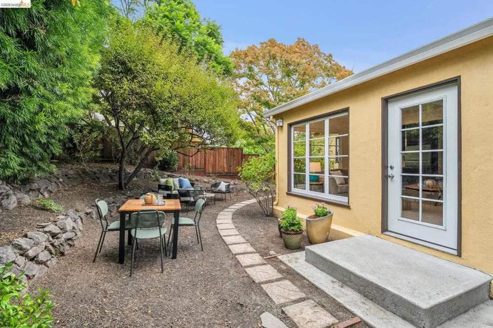 4737 Virginia Ave Oakland, CA 94619