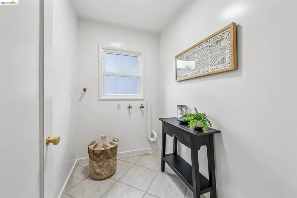 4737 Virginia Ave Oakland, CA 94619