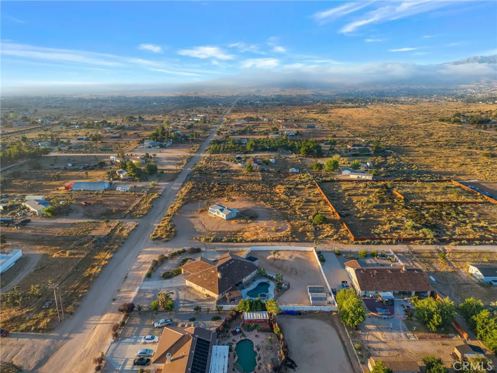 9572 Smith Road Phelan, CA 92371