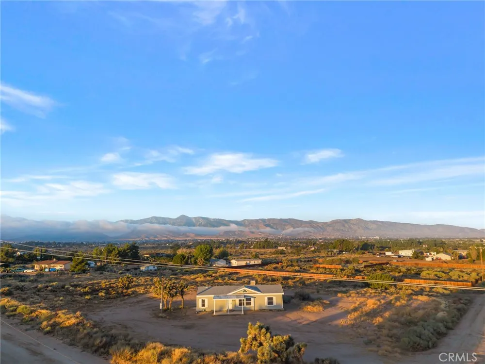 9572 Smith Road Phelan, CA 92371