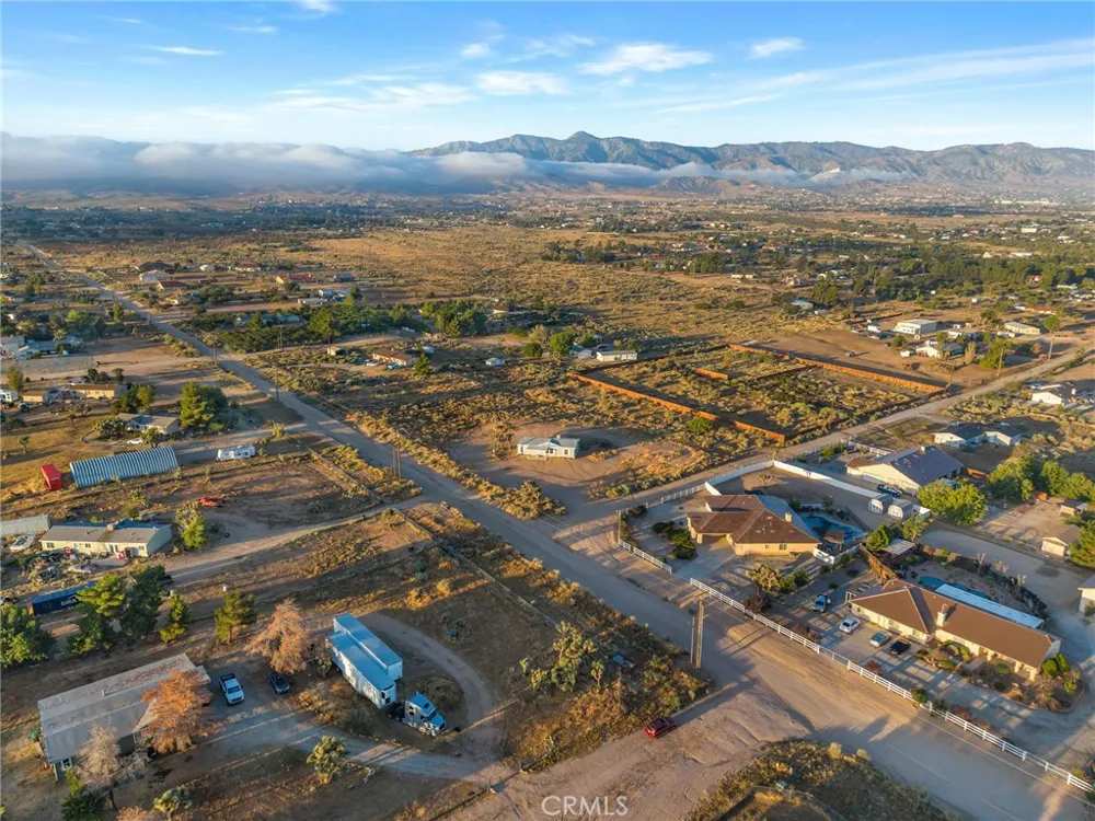 9572 Smith Road Phelan, CA 92371