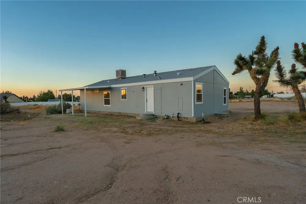9572 Smith Road Phelan, CA 92371