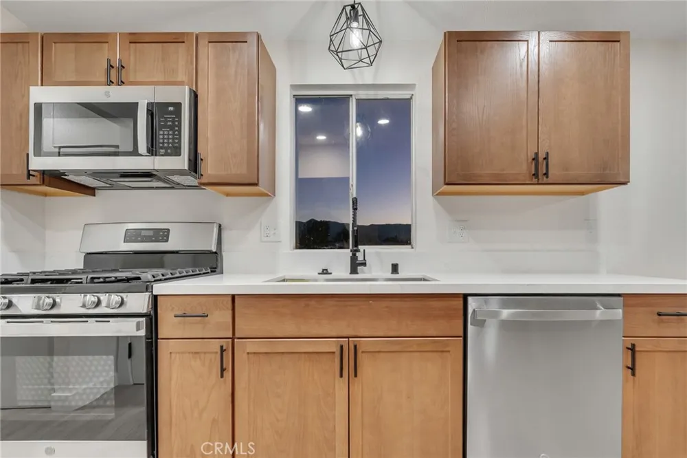 9572 Smith Road Phelan, CA 92371