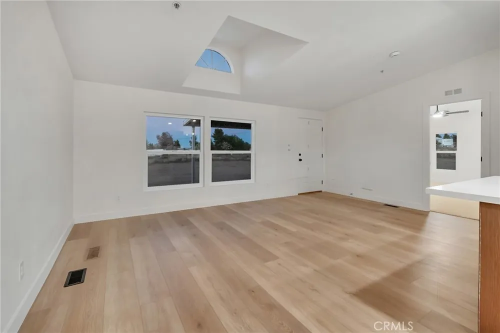 9572 Smith Road Phelan, CA 92371