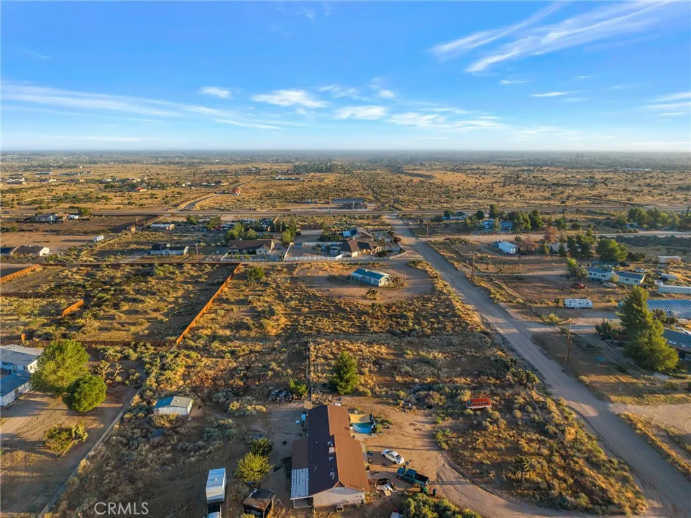 9572 Smith Road Phelan, CA 92371