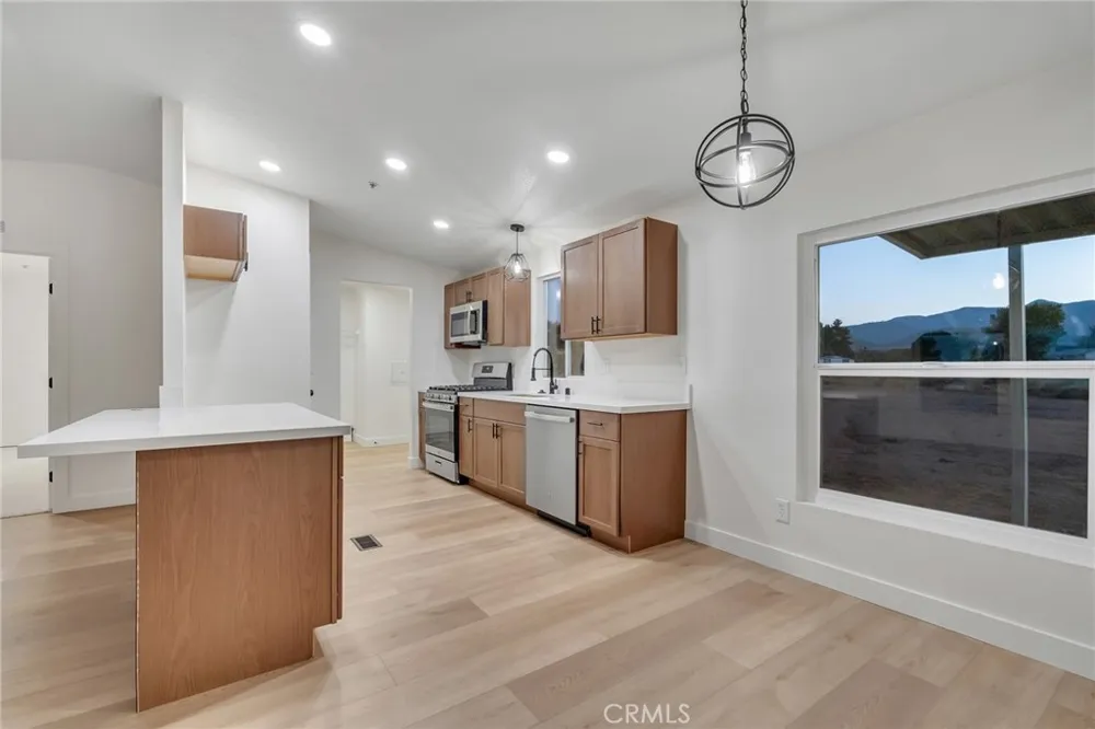 9572 Smith Road Phelan, CA 92371