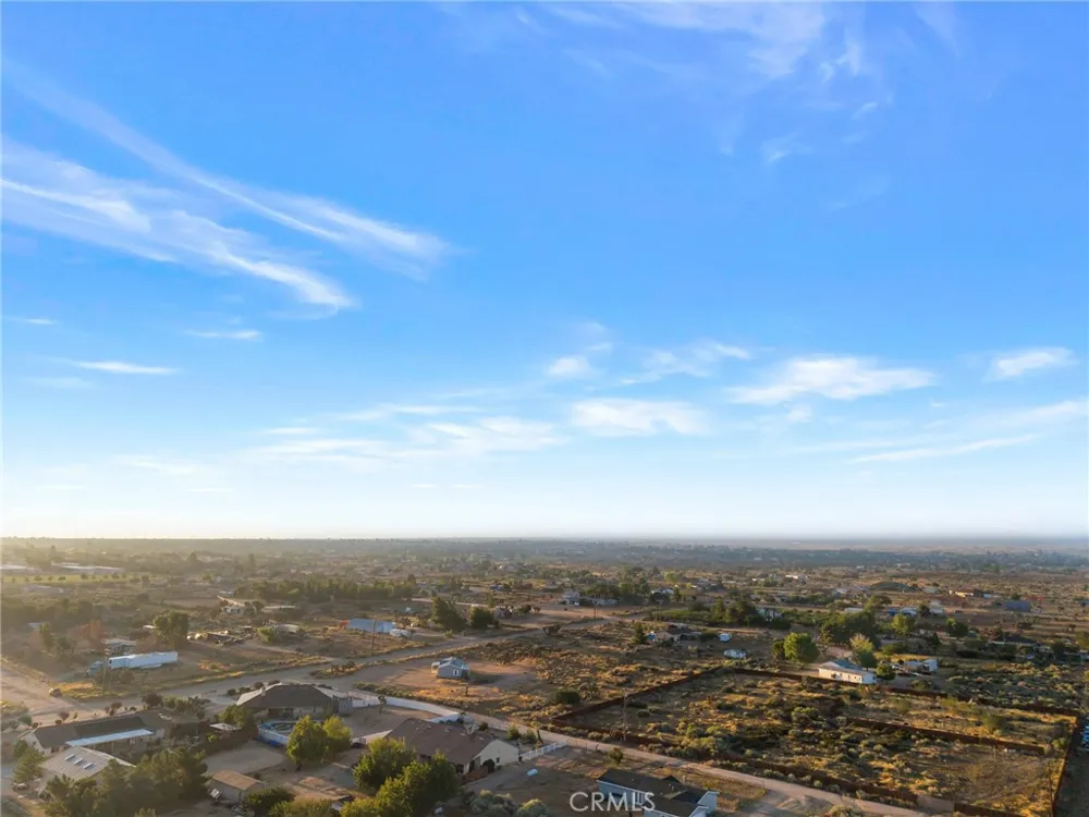 9572 Smith Road Phelan, CA 92371