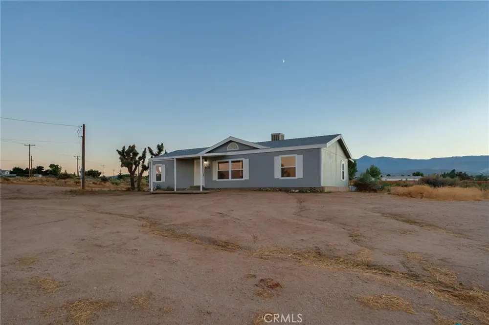 9572 Smith Road Phelan, CA 92371