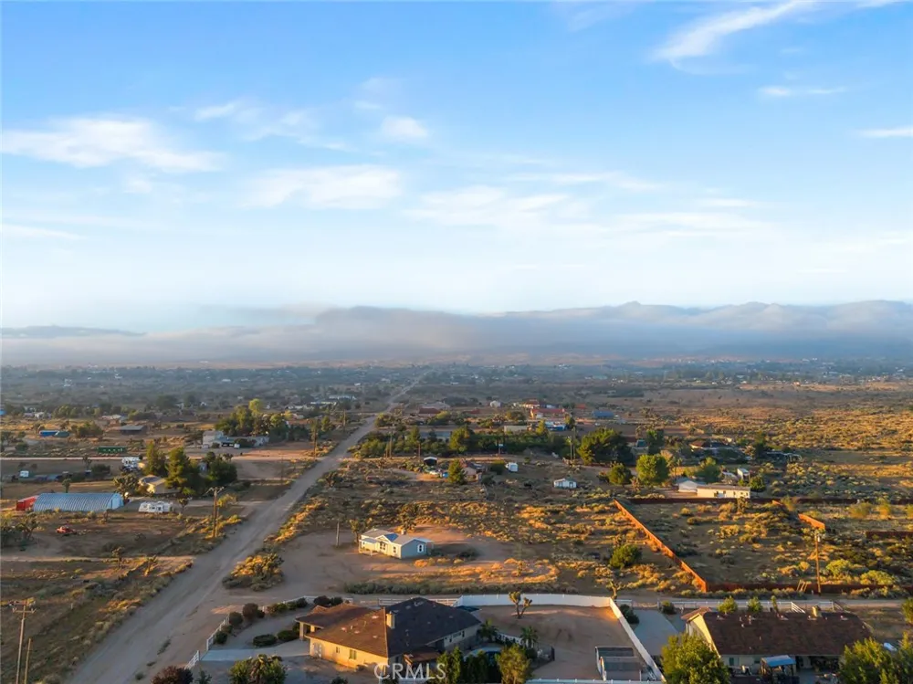 9572 Smith Road Phelan, CA 92371