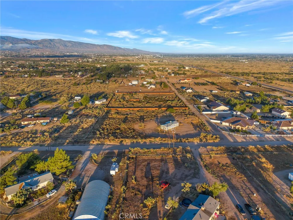 9572 Smith Road Phelan, CA 92371