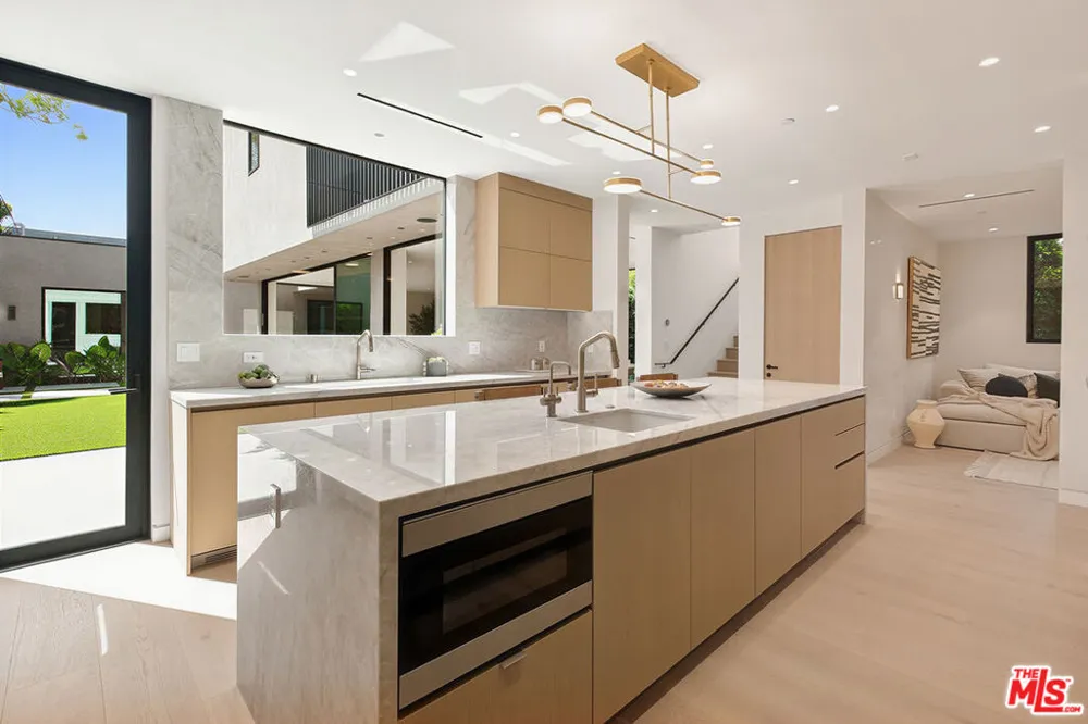 2031 Glyndon Avenue Venice, CA 90291