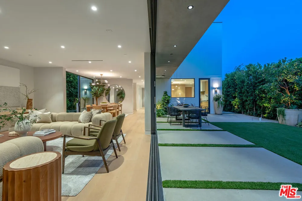 2031 Glyndon Avenue Venice, CA 90291