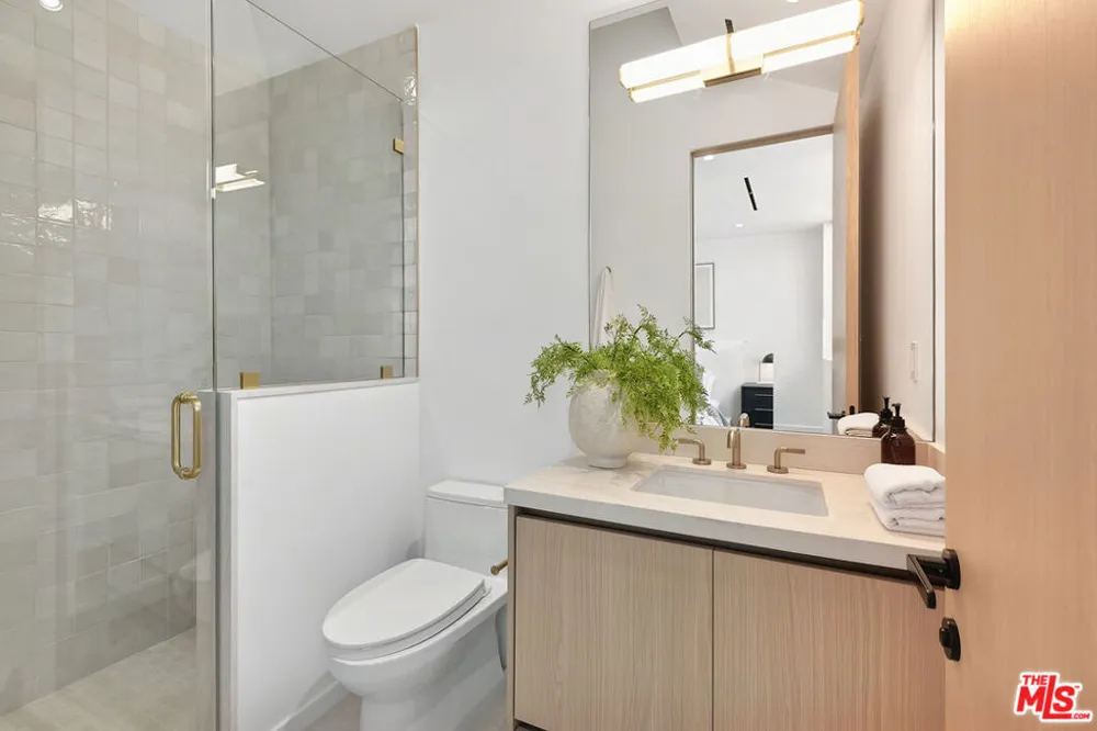 2031 Glyndon Avenue Venice, CA 90291