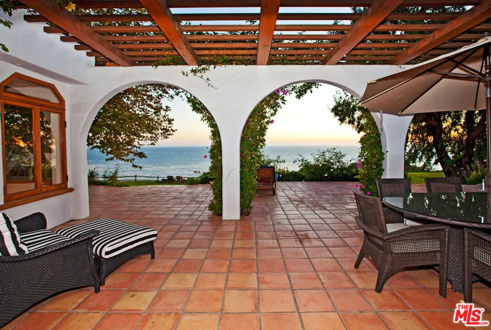 32752 Pacific Coast Highway Malibu, CA 90265