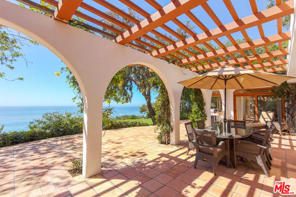 32752 Pacific Coast Highway Malibu, CA 90265