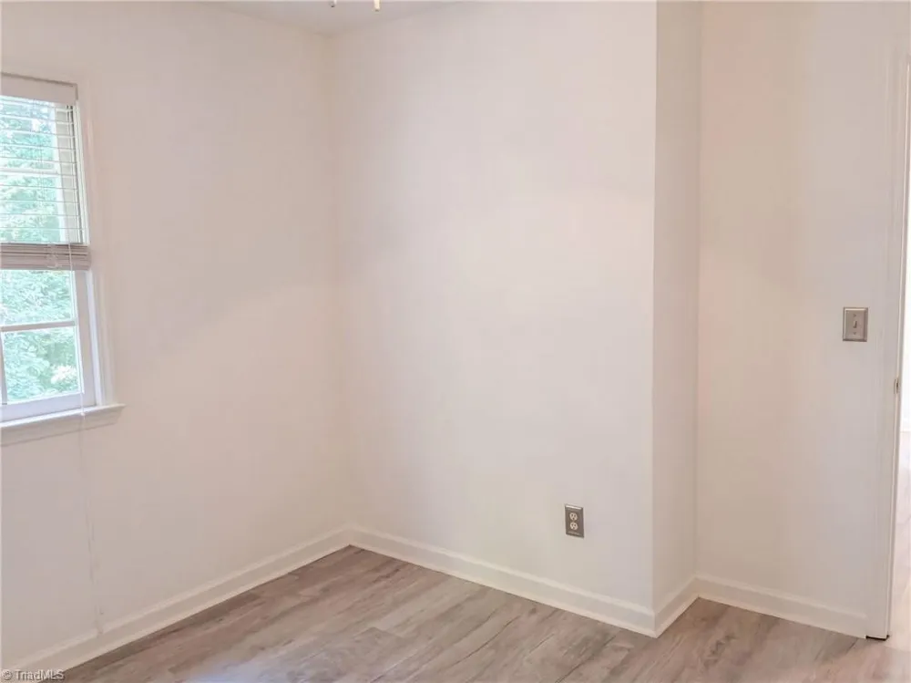 4219 King Edward Court Greensboro, NC 27455