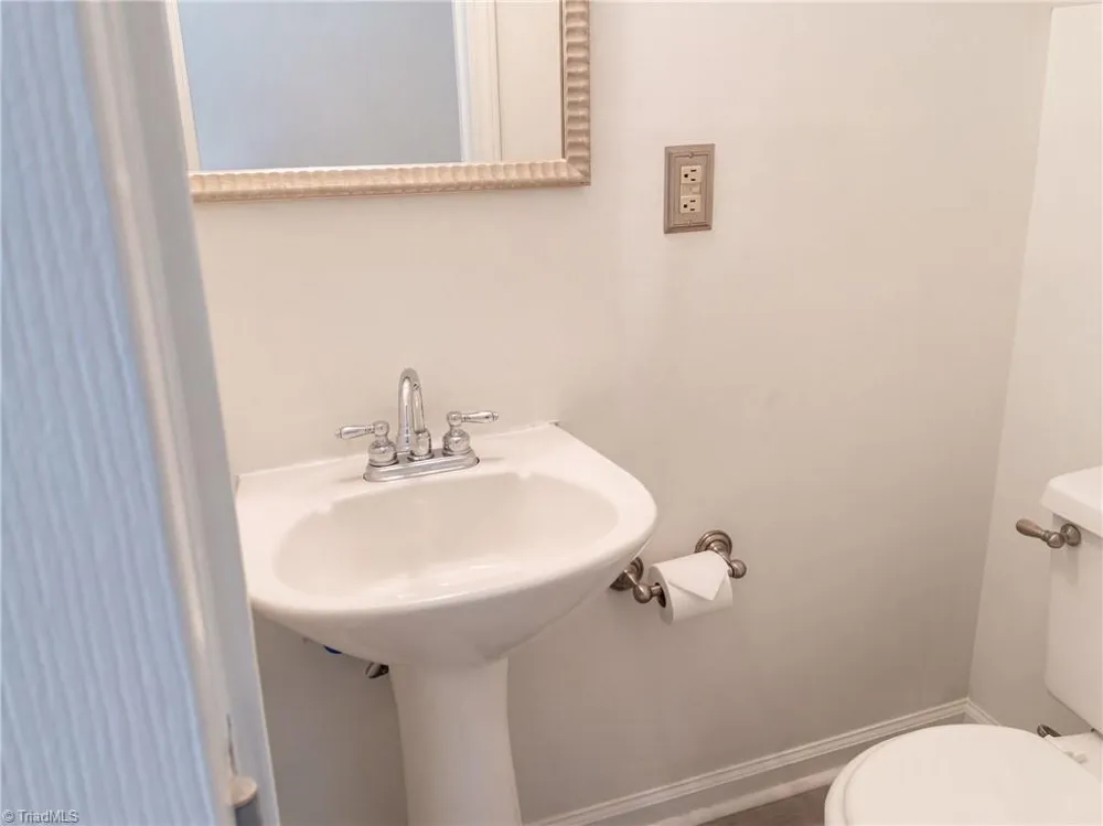 4219 King Edward Court Greensboro, NC 27455