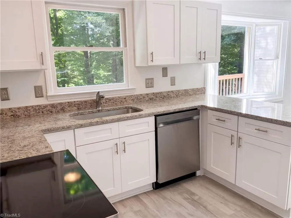 4219 King Edward Court Greensboro, NC 27455