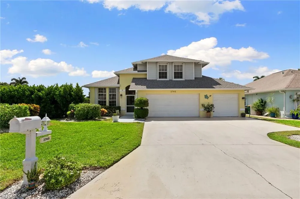 3745 Weymouth Circle Naples, FL 34112