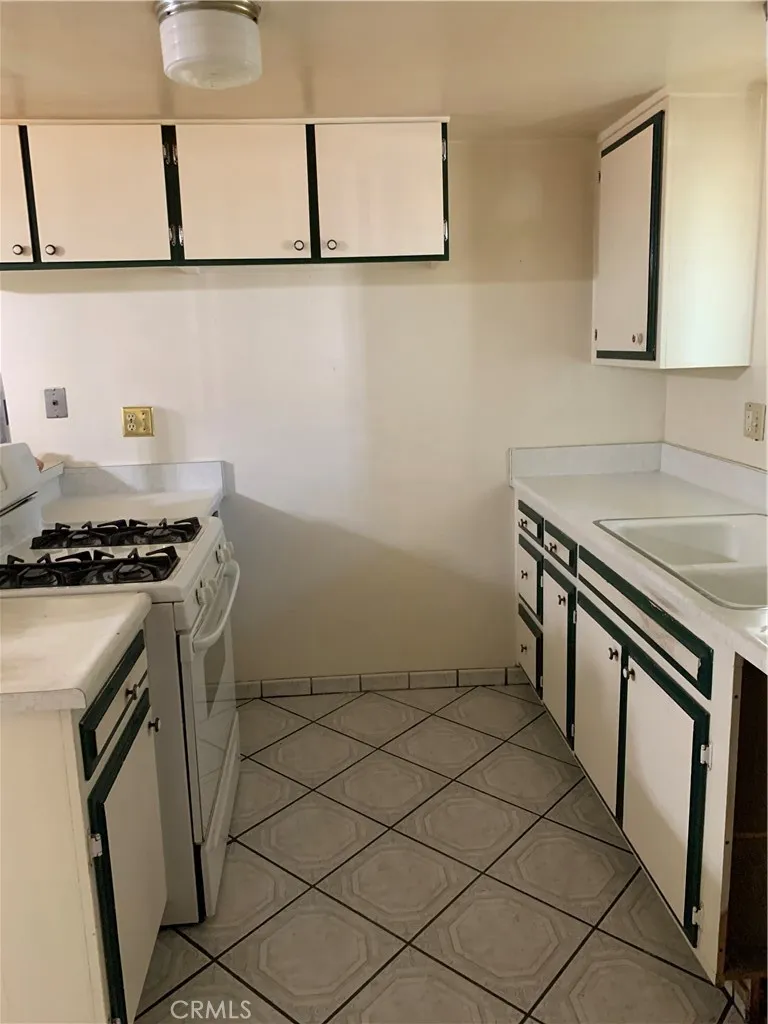 1424 Lynwood Way Highland, CA 92346