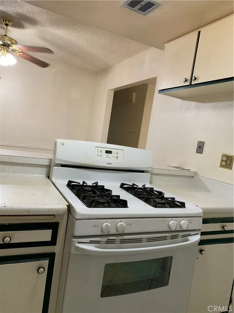 1424 Lynwood Way Highland, CA 92346