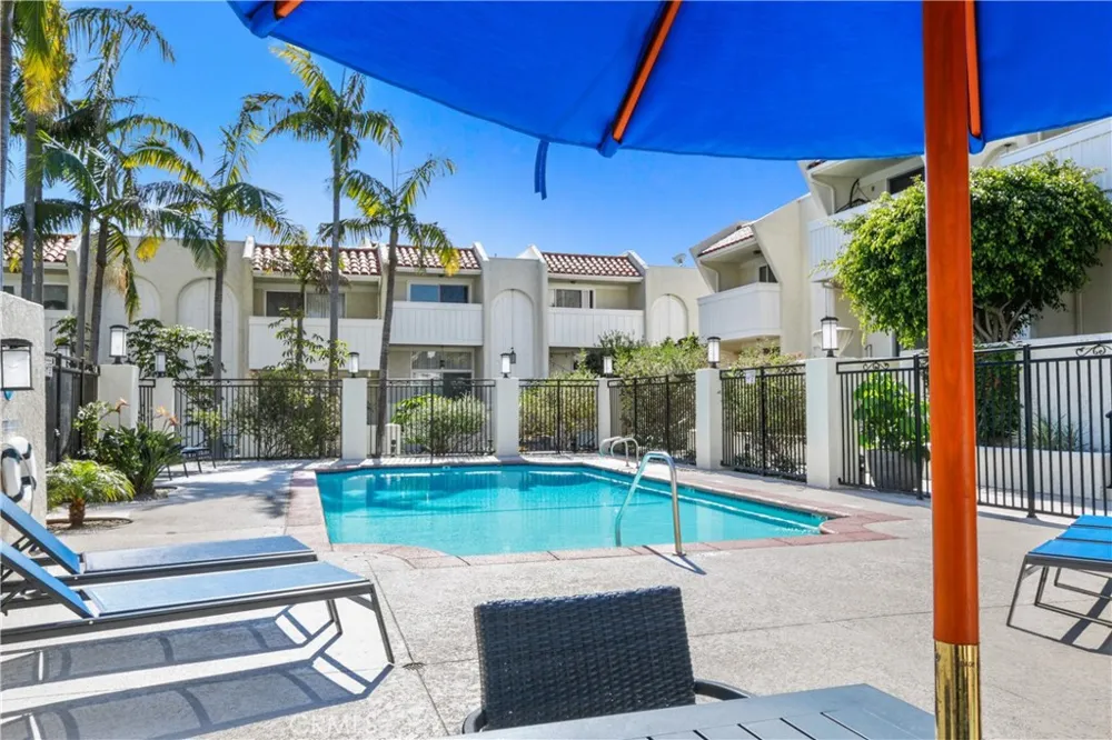 415 2nd St Hermosa Beach, CA 90254