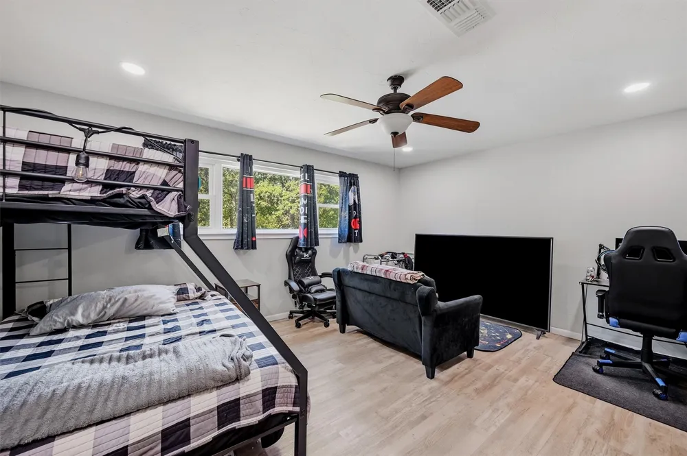 420 Kiowa Drive W Gainesville, TX 76240