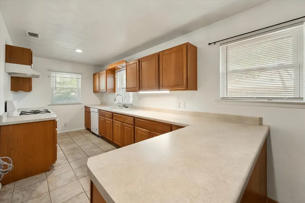 144 Jill Ann Drive Burleson, TX 76028