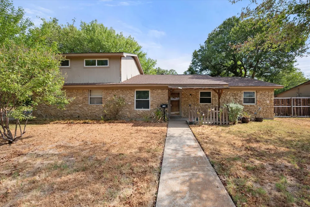 144 Jill Ann Drive Burleson, TX 76028