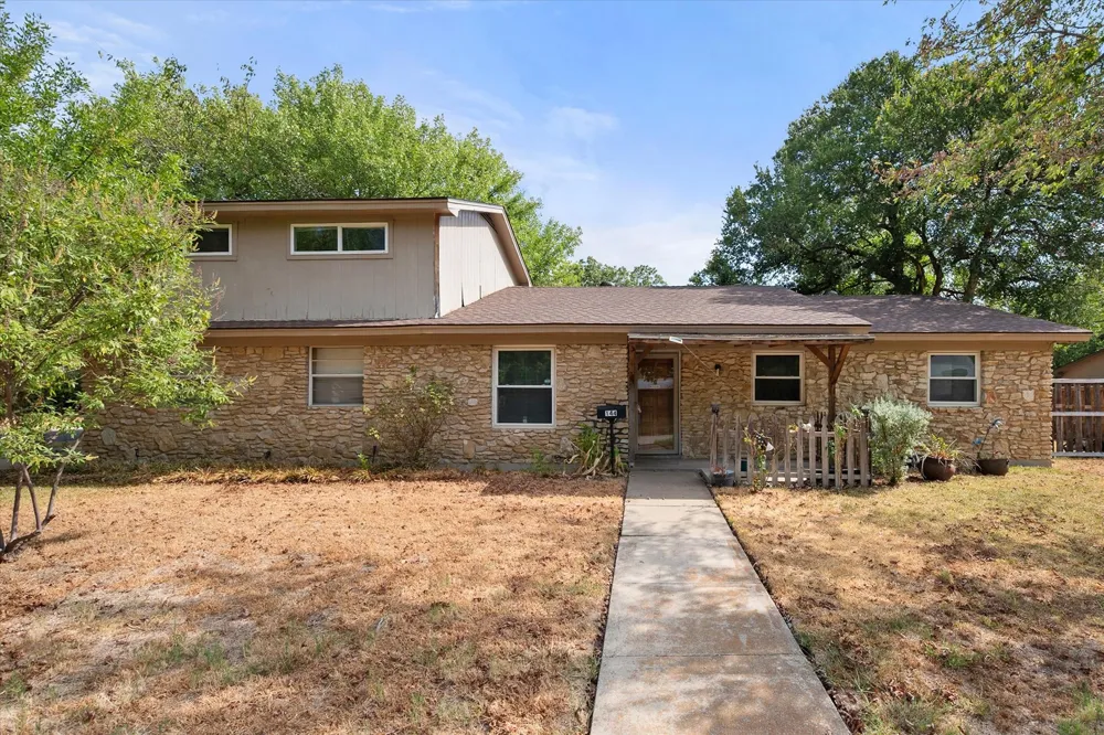 144 Jill Ann Drive Burleson, TX 76028