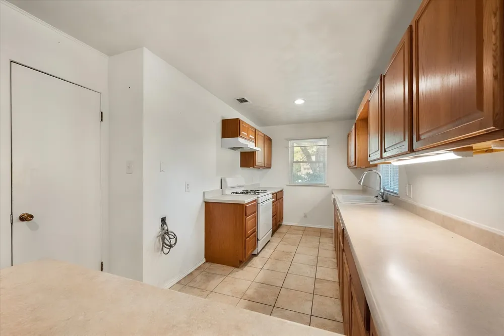 144 Jill Ann Drive Burleson, TX 76028
