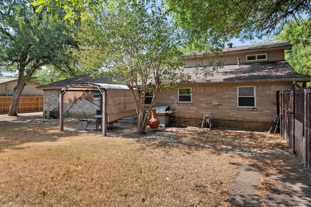 144 Jill Ann Drive Burleson, TX 76028