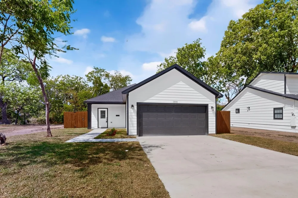 1308 E Collin Street Corsicana, TX 75110